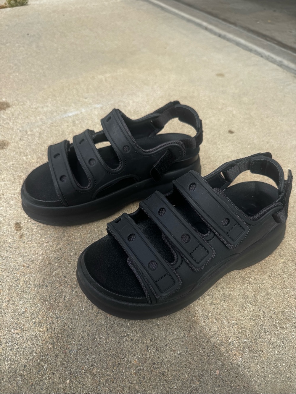 Crocs - Black Adjustable Strap Sandals